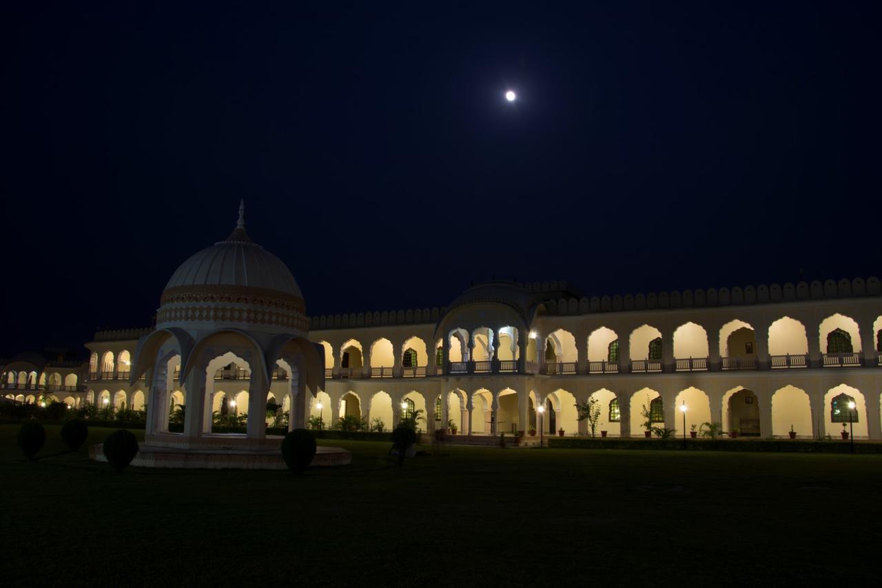 V Resorts Rajmahal Órcsha Kültér fotó